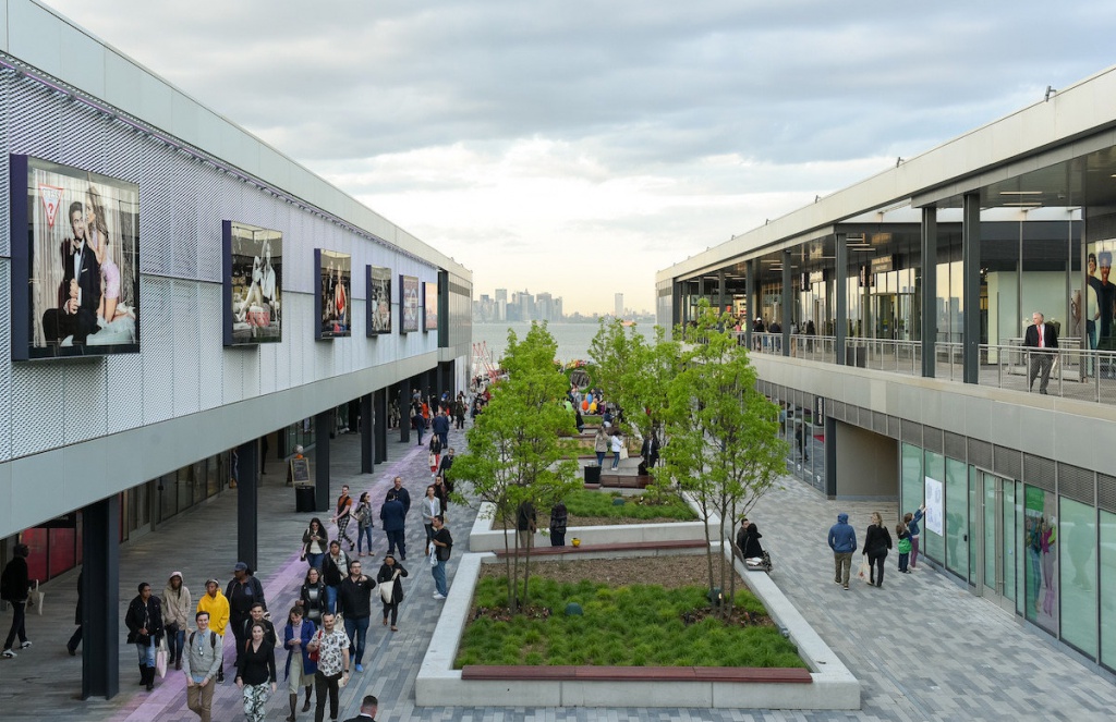 Empire Outlets, New York